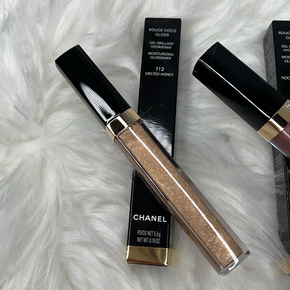 COPY - CHANEL  COCO LIP GLOSSMelted Honey This lit’s golden in color - Picture 3 of 16